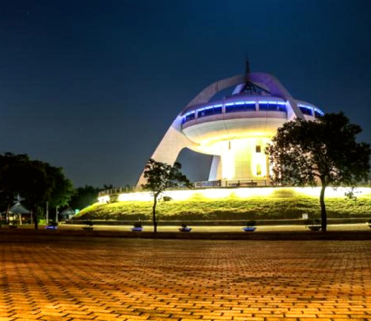 北回歸線標誌公園及北回二館太空教育館(太空教育館戶外溜滑梯遊憩區整修中)